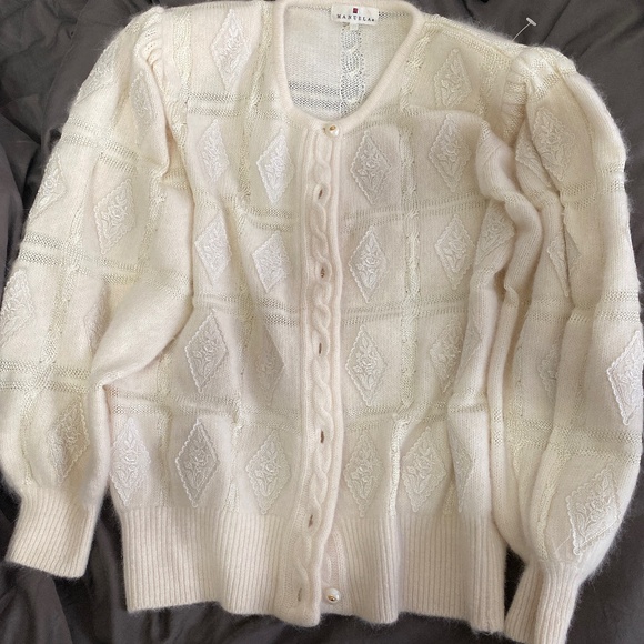 Absolutely beautiful cream sweater angora, size S/M - Picture 1 of 5